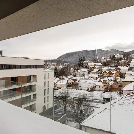 Kudo - Mountain & Skyline View Apartment