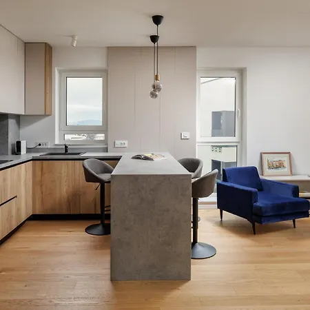 Kudo - Mountain & Skyline View * Brašov