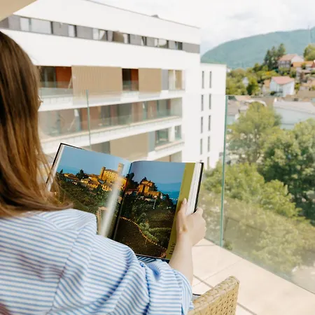 Kudo - Mountain & Skyline View Apartment