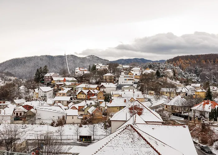 Kudo - Mountain & Skyline View Apartment