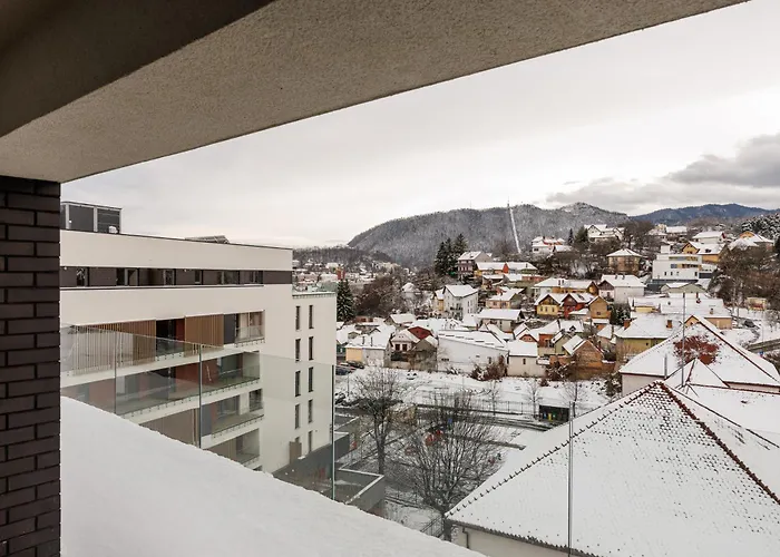 Kudo - Mountain & Skyline View Apartment