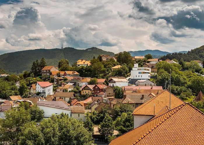 Kudo - Mountain & Skyline View Apartment
